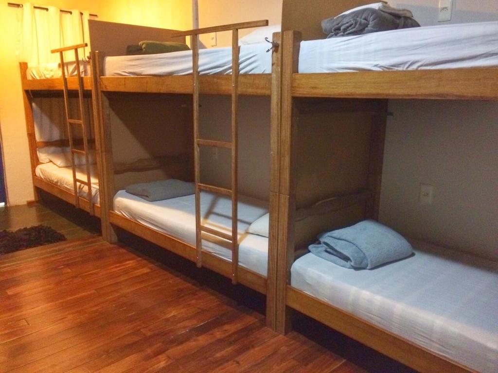 Cama em Dormitório Misto com 10 Camas e Ar-condicionado